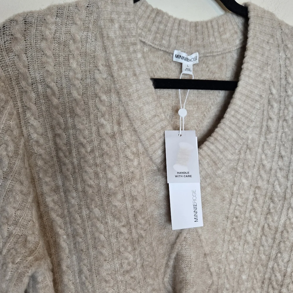 MINNIE ROSE NWT Cream Cable Knit Sweater V-Neck Luxe Soft Quiet Luxury Pullover